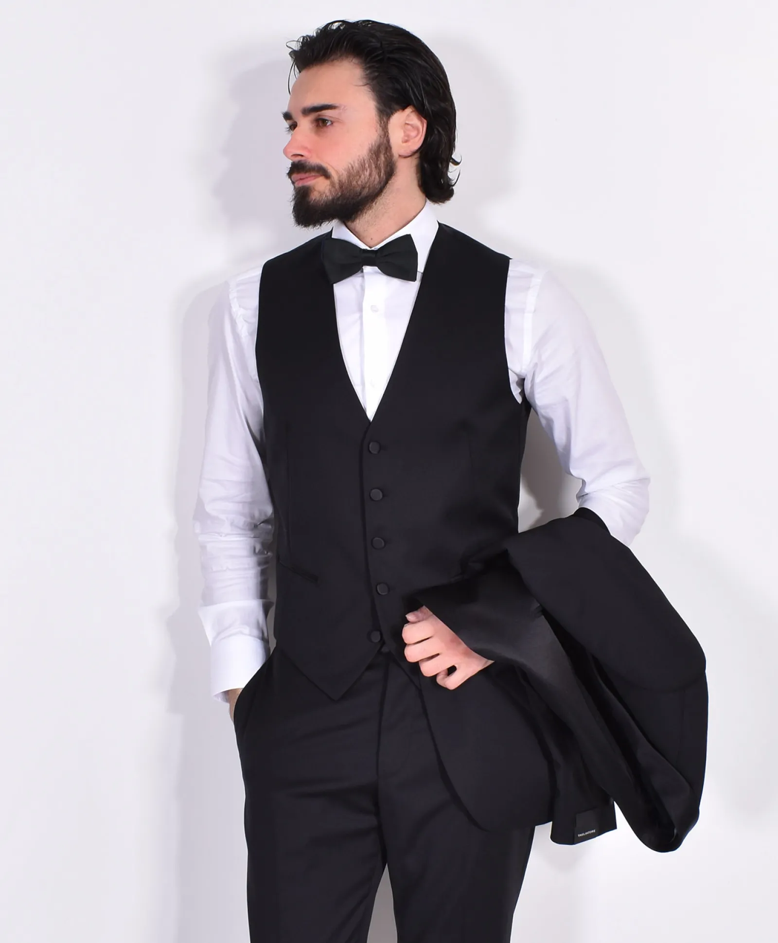 TAGLIATORE Abiti<Abito smoking sciallato gilet nero EFBR18A01